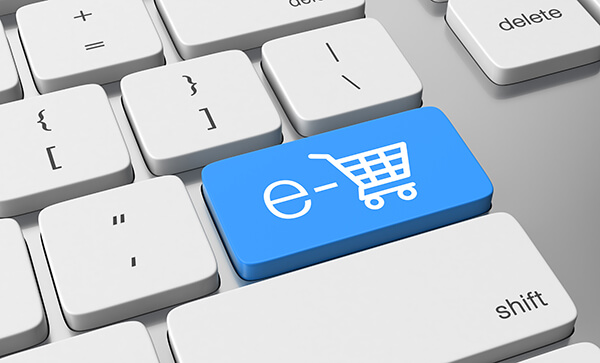e-kupovina dugme u plavoj boji prikazano na tastaturi bele boje